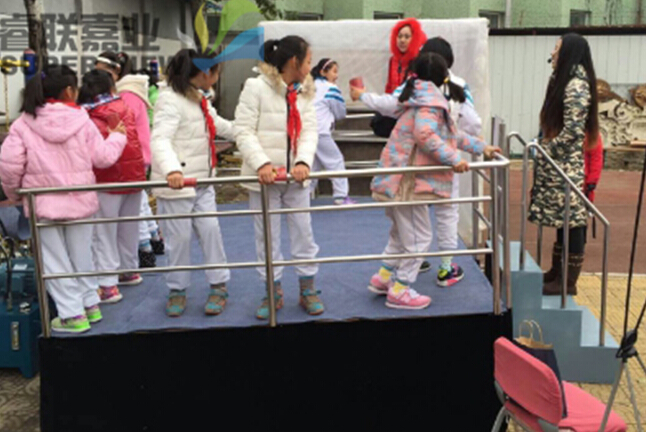 安全教育館案例:119消防宣傳周，索尼克生命安全教育公園演練防災(zāi)減災(zāi)體驗(yàn)地震小屋